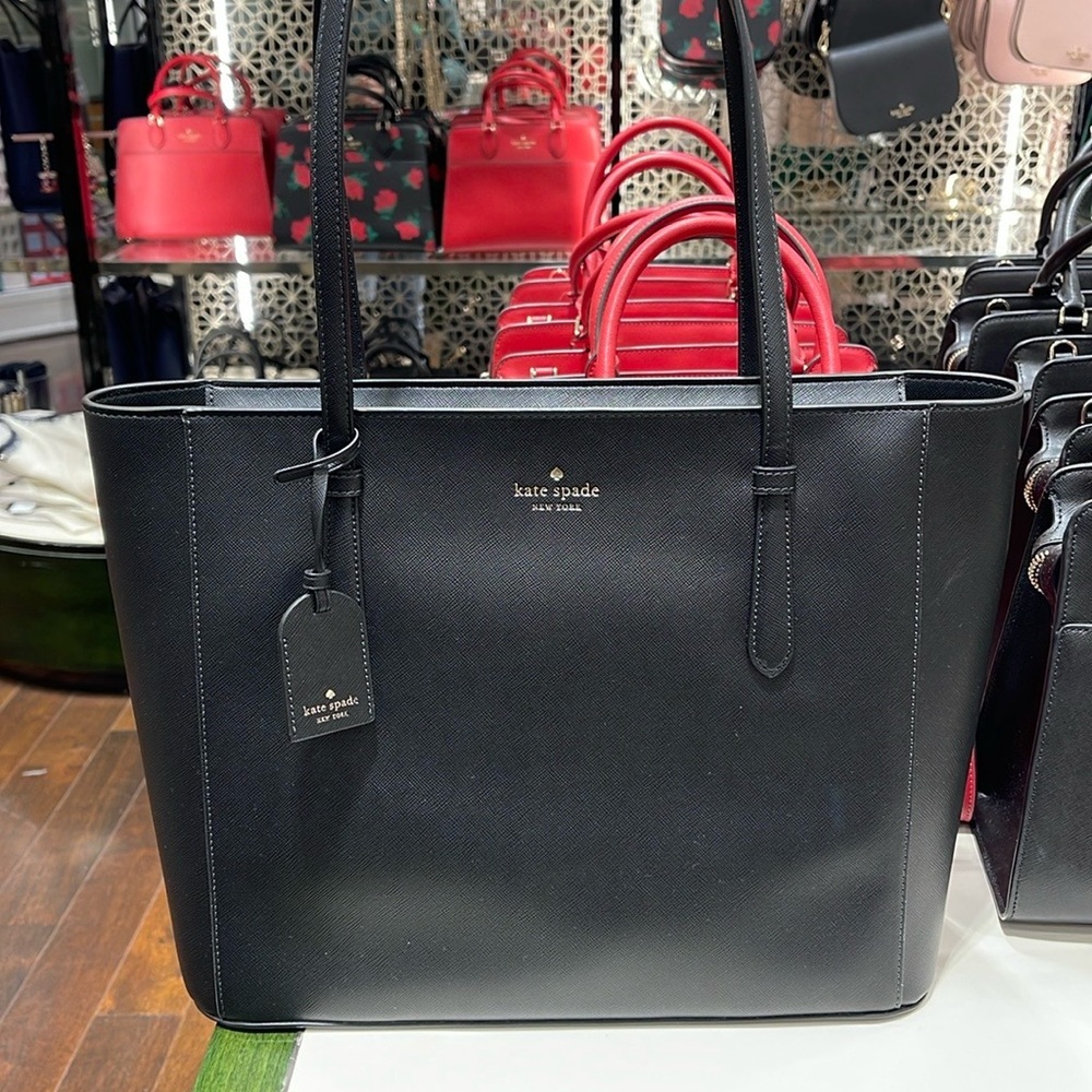Kate Spade Schuyler Medium Tote
COLOR:
Black
NWT